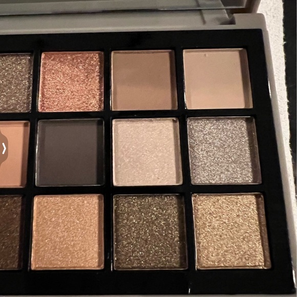 Eyeshadow - Picture 7 of 7